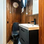 Quiet Private In Shared - Yksityinen Rauhallinen Huone Kodissa- 15min To Privat bolig *